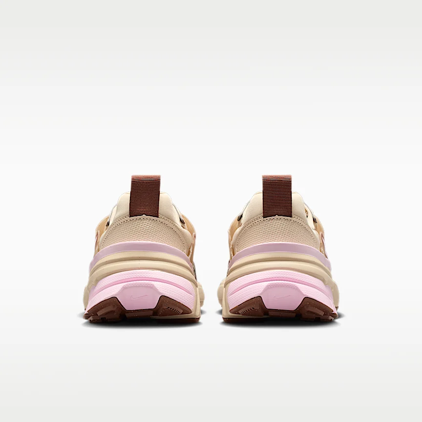 NIKE V2K ラン — ウィメンズシューズ リフレクティブ (再帰反射) アクセント付き - Image 6