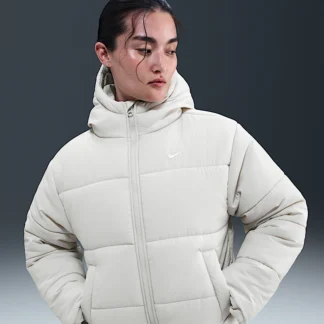 NIKE スポーツウェア クラシック パファー — ウィメンズ Therma-FIT ルーズ フーデッド ジャケット