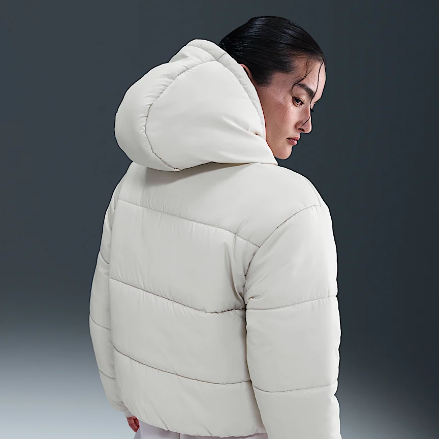 NIKE スポーツウェア クラシック パファー — ウィメンズ Therma-FIT ルーズ フーデッド ジャケット - Image 2
