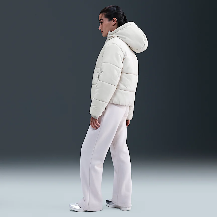 NIKE スポーツウェア クラシック パファー — ウィメンズ Therma-FIT ルーズ フーデッド ジャケット - Image 5