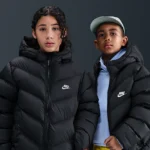NIKE スポーツウェア オールデイ プレー — ジュニア Therma-FIT ルーズフィット パファー ジャケット
