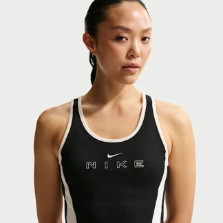 NIKE スポーツウェア — ウィメンズ タイト グラフィック タンクトップ
