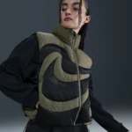 NIKE スポーツウェア スウッシュ シリーズ — ウィメンズ オーバーサイズド ダウン ベスト