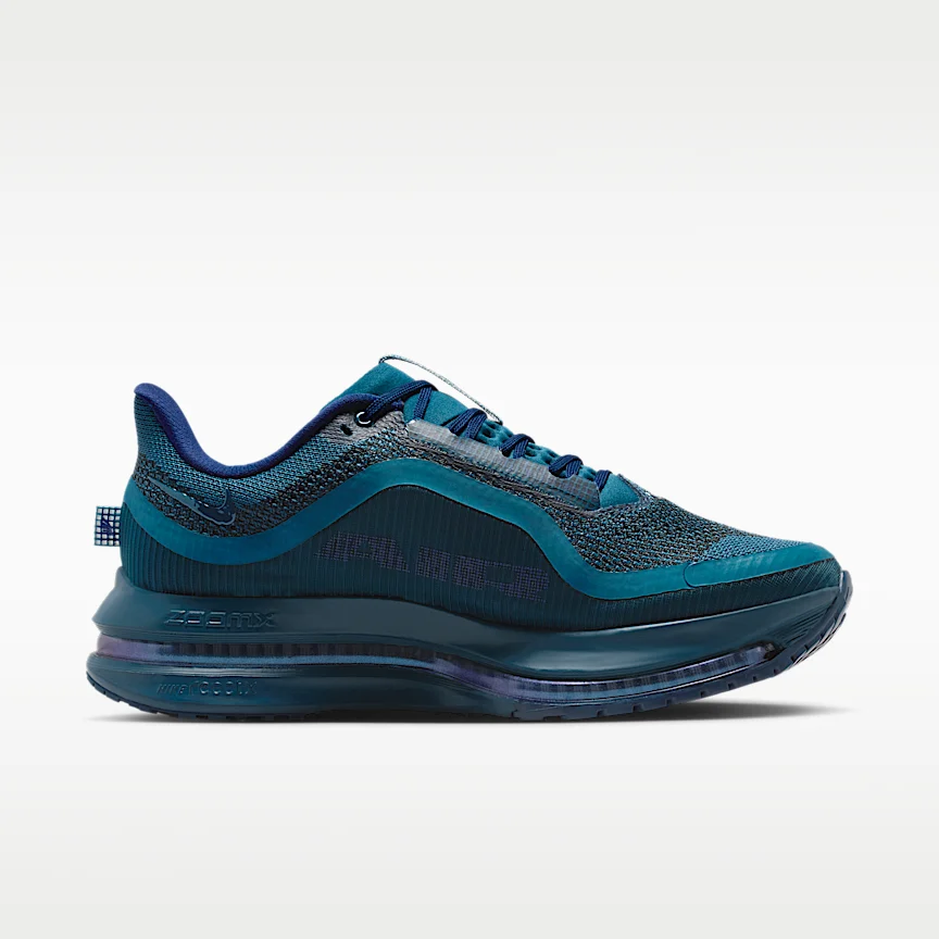 NIKE ペガサス プレミアム ウィズ スワロフスキー® クリスタルズ — ウィメンズ ロードランニングシューズ - Image 3