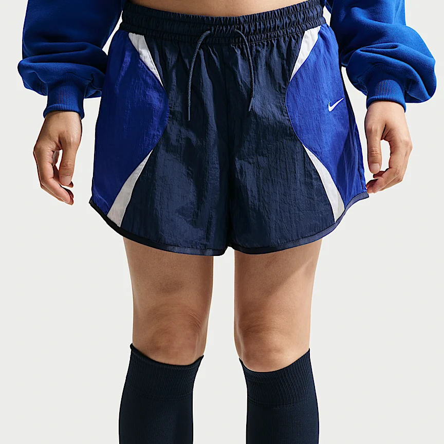 NIKE スポーツウェア — ウィメンズ ルーズ ミッドライズ トラック ショートパンツ - Image 2