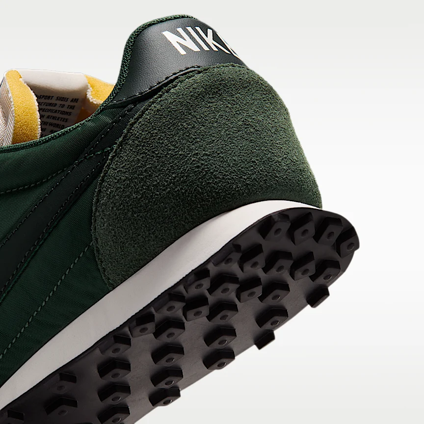 NIKE ワッフル レーサー — メンズシューズ - Image 8