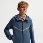 NIKE スポーツウェア テック フリース — ジュニア フルジップ パーカー リフレクティブ (再帰反射) デザインのアクセント付き