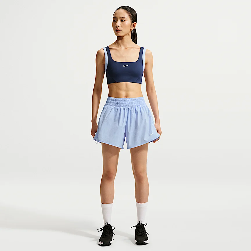 NIKE ワン — ウィメンズ ライトサポート スポーツブラ - Image 4