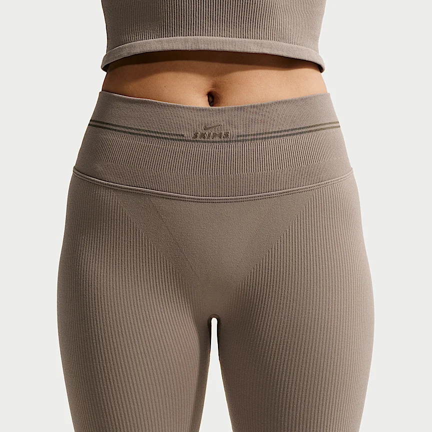 NIKE NikeSKIMS Ribbed Seamless — ウィメンズ 13cm ショートパンツ - Image 2