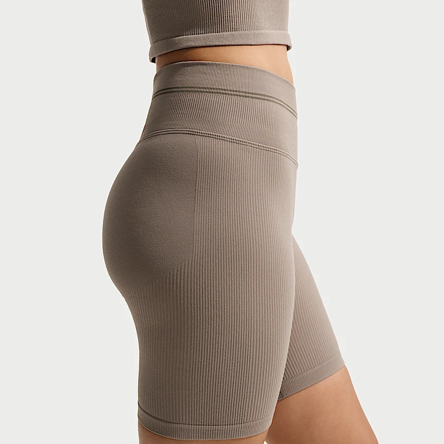 NIKE NikeSKIMS Ribbed Seamless — ウィメンズ 13cm ショートパンツ - Image 3