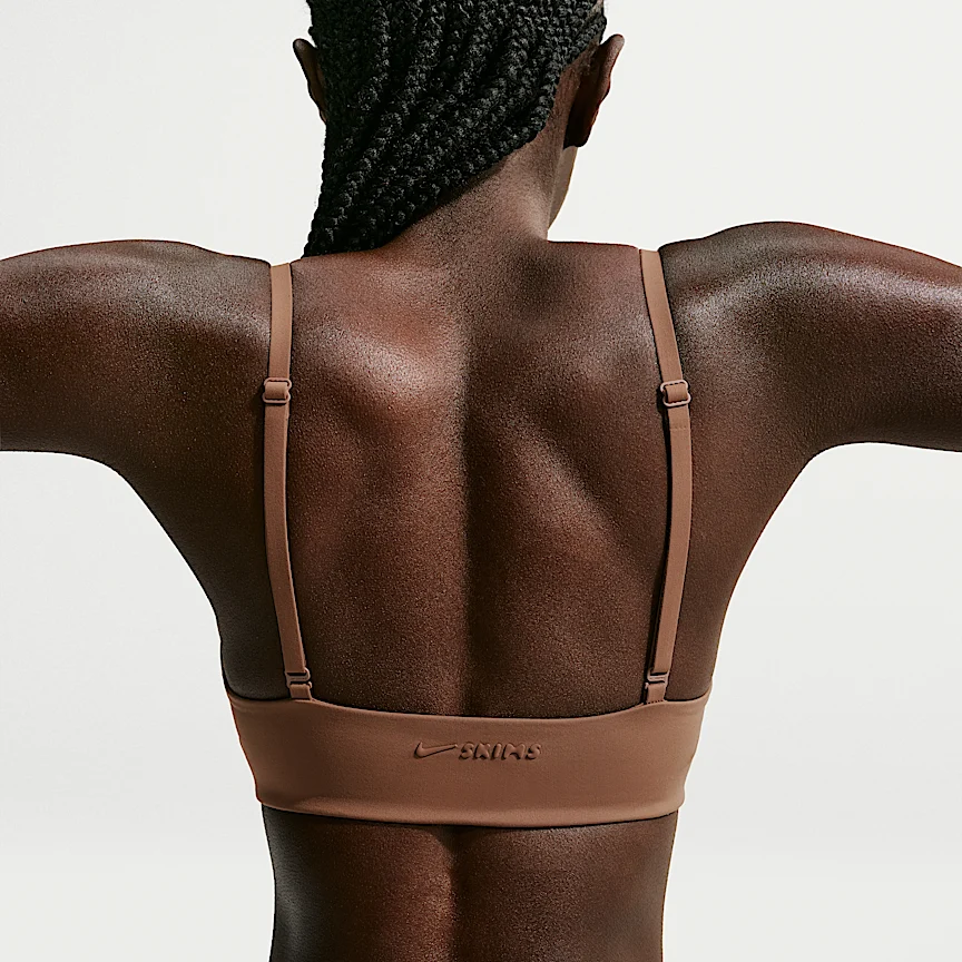 NIKE NikeSKIMS Matte — ウィメンズ マイクロスクープ ブラ - Image 2