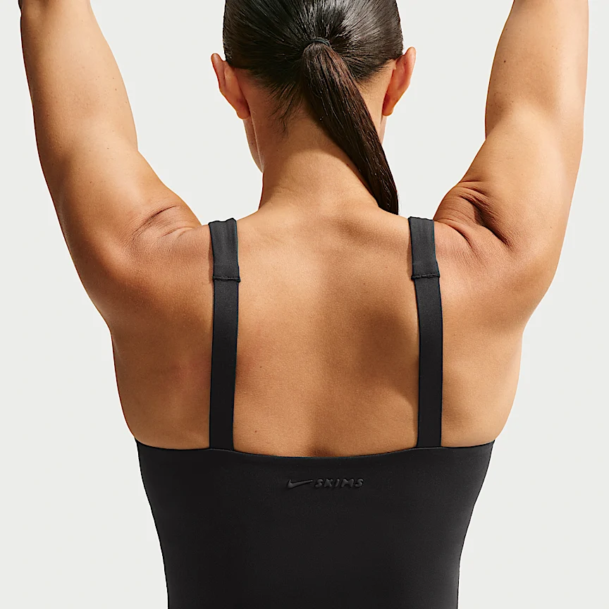 NIKE NikeSKIMS Matte — ウィメンズ スクエアネック タンクトップ - Image 2