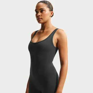 NIKE NikeSKIMS Ribbed Seamless — ウィメンズ スクープネック 13cm ボディスーツ