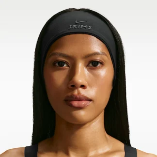 NIKE NikeSKIMS — ウィメンズ Dri-FIT ヘッドバンド