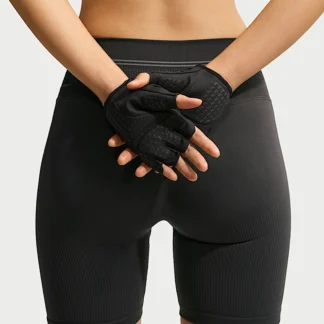 NIKE NikeSKIMS — ウィメンズ トレーニング グローブ（1双）
