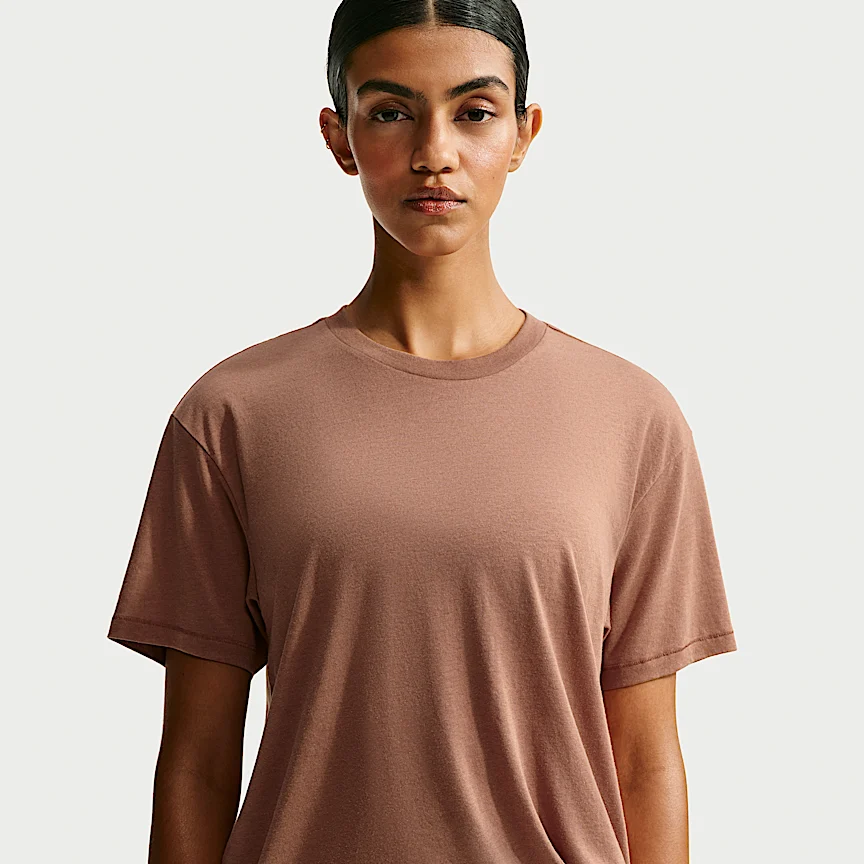 NIKE NikeSKIMS パフォーマンス コットンブレンド — ウィメンズ オーバーサイズ ショートスリーブ トップ