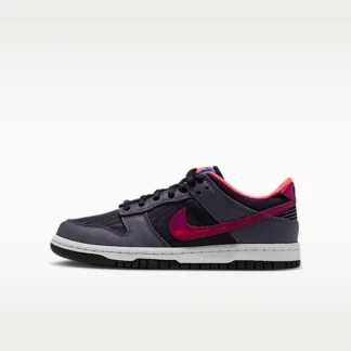 NIKE ダンク LOW プロトロ “Black and Hot Punch” — ジュニア シューズ
