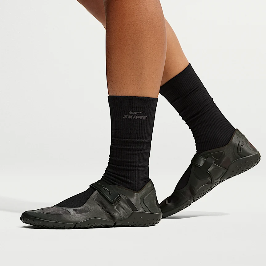 NIKE NikeSKIMS Rift — Split-Toe Knee-High Socks (1 Pair) - Image 4