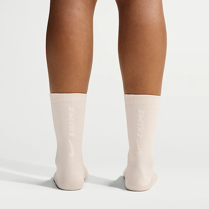 NIKE NikeSKIMS リフト — スプリットトゥ クルー ソックス (1足) - Image 3