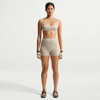 NIKE NikeSKIMS Studio Stretch — ウィメンズ 8cm ショートパンツ