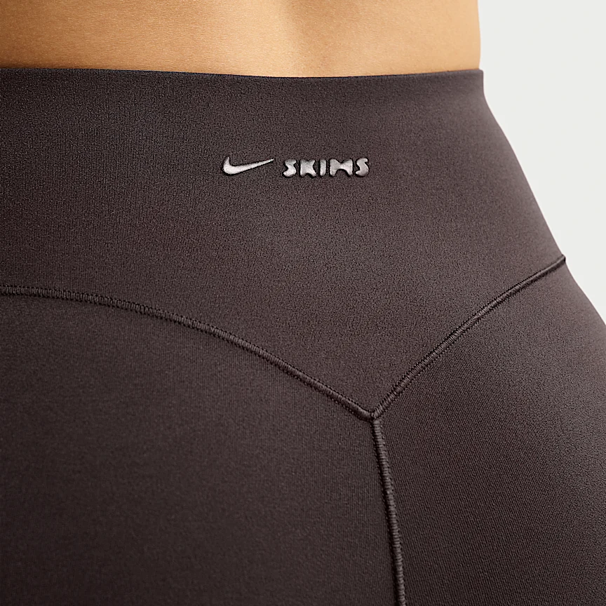 NIKE NikeSKIMS Studio Stretch — ウィメンズ 8cm ショートパンツ - Image 6