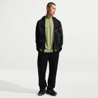 NIKE テック — メンズ フリース オープンヘム パンツ リフレクティブ (再帰反射) デザインのアクセント付き