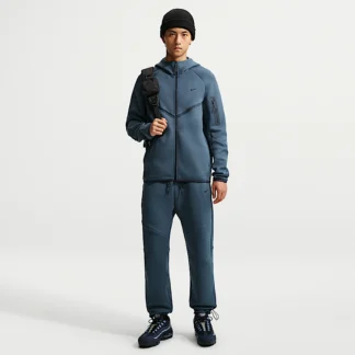 NIKE テック — メンズ フリース オープンヘム パンツ リフレクティブ (再帰反射) デザインのアクセント付き